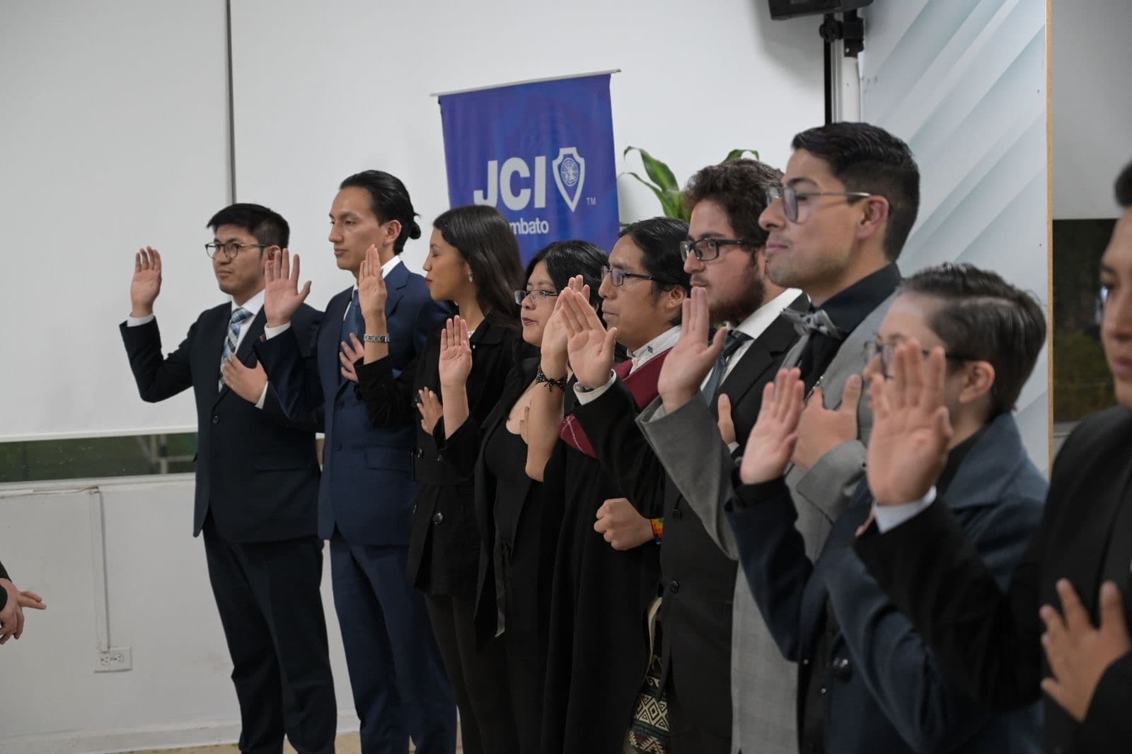 Imagen de fondo para Liderazgo Transformacional Líder a Líder