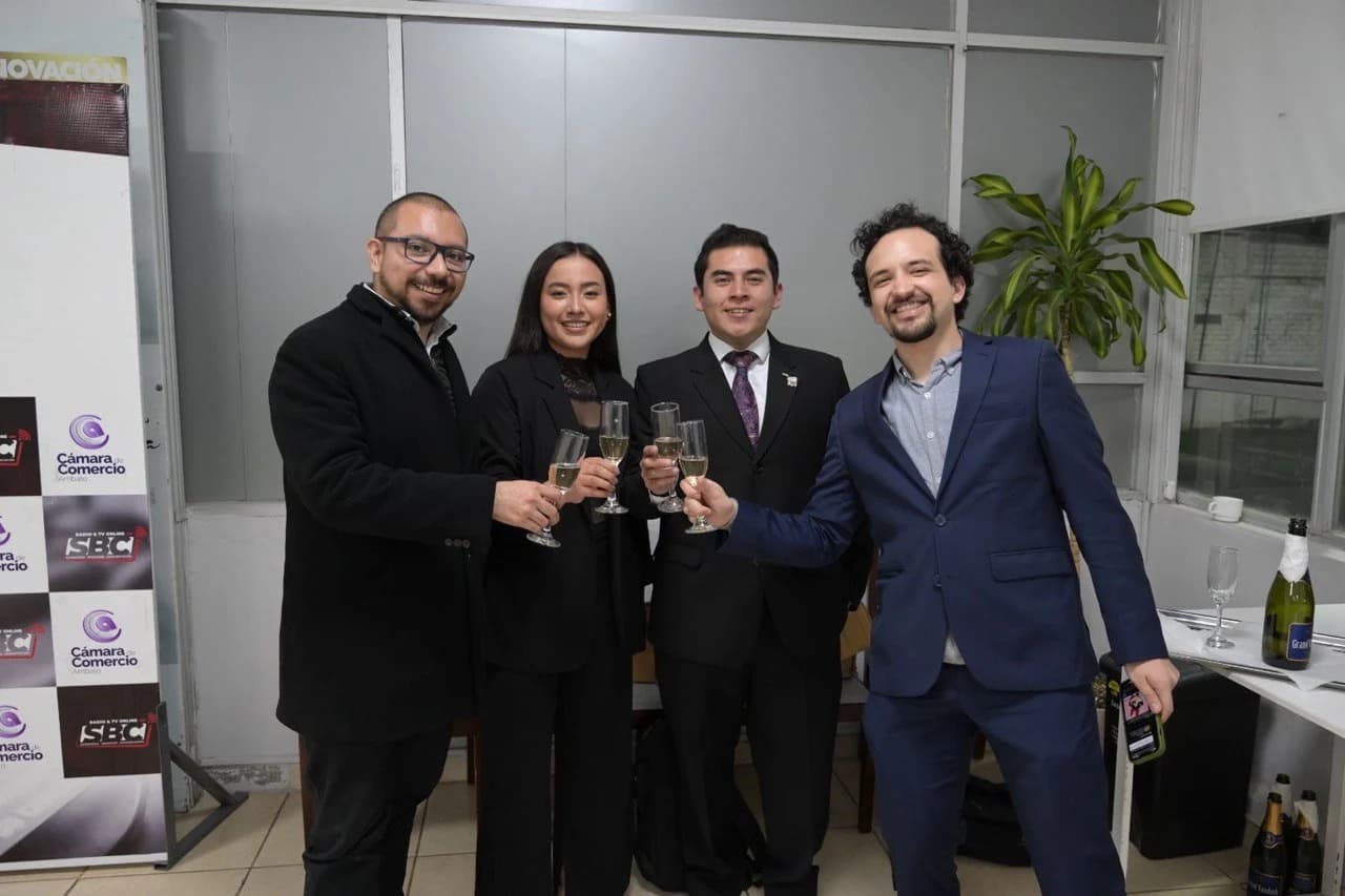 Imagen de fondo de miembros de JCI Ambato
